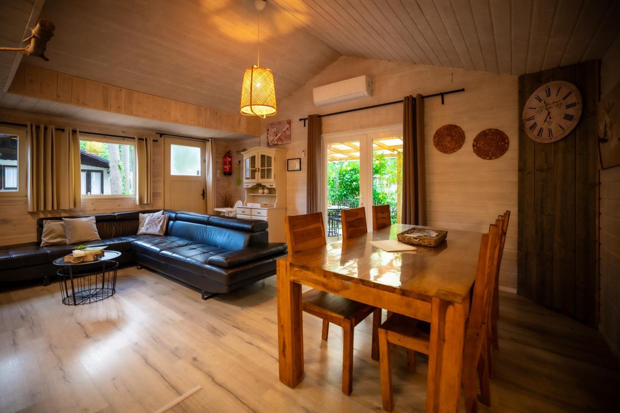 Chalet de bosuil Zutendaal Buitenkant foto
