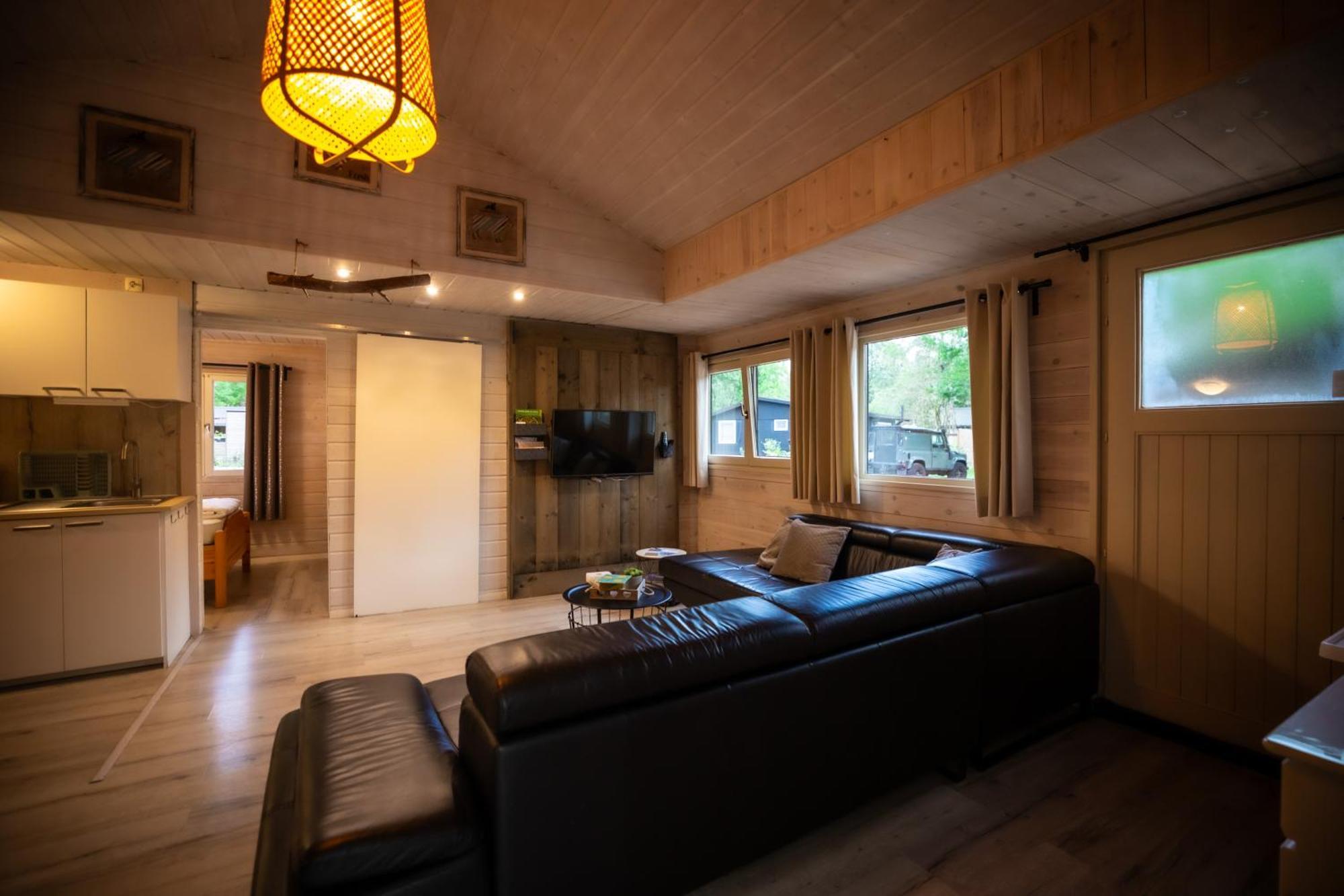 Chalet de bosuil Zutendaal Buitenkant foto